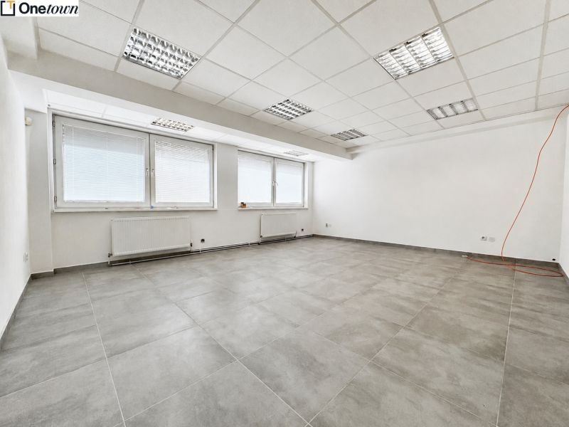 väčšia kancelária_1.jpg